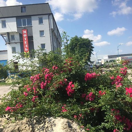 Autopark Hotel Lviv Kültér fotó