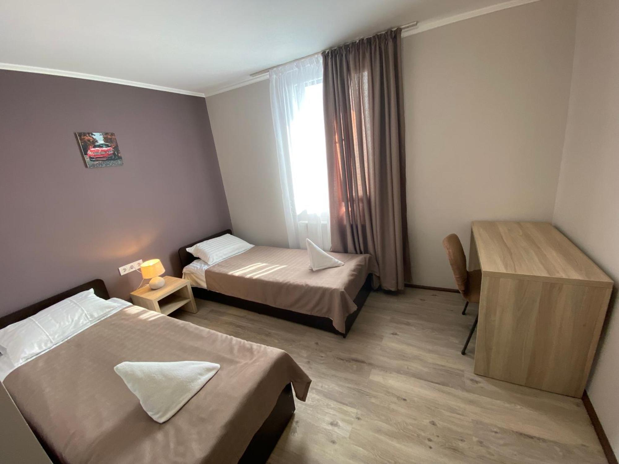 Autopark Hotel Lviv Kültér fotó