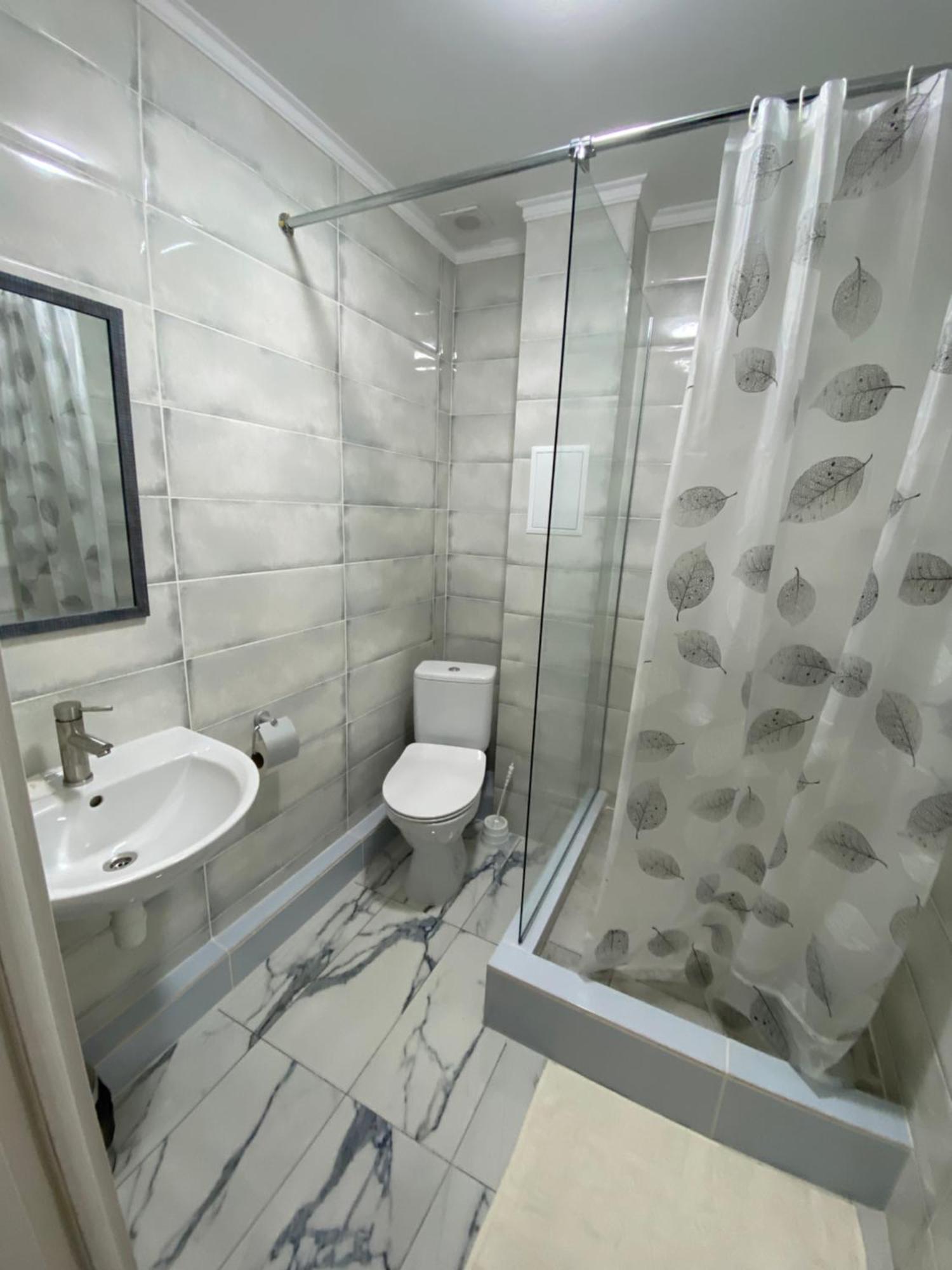 Autopark Hotel Lviv Kültér fotó