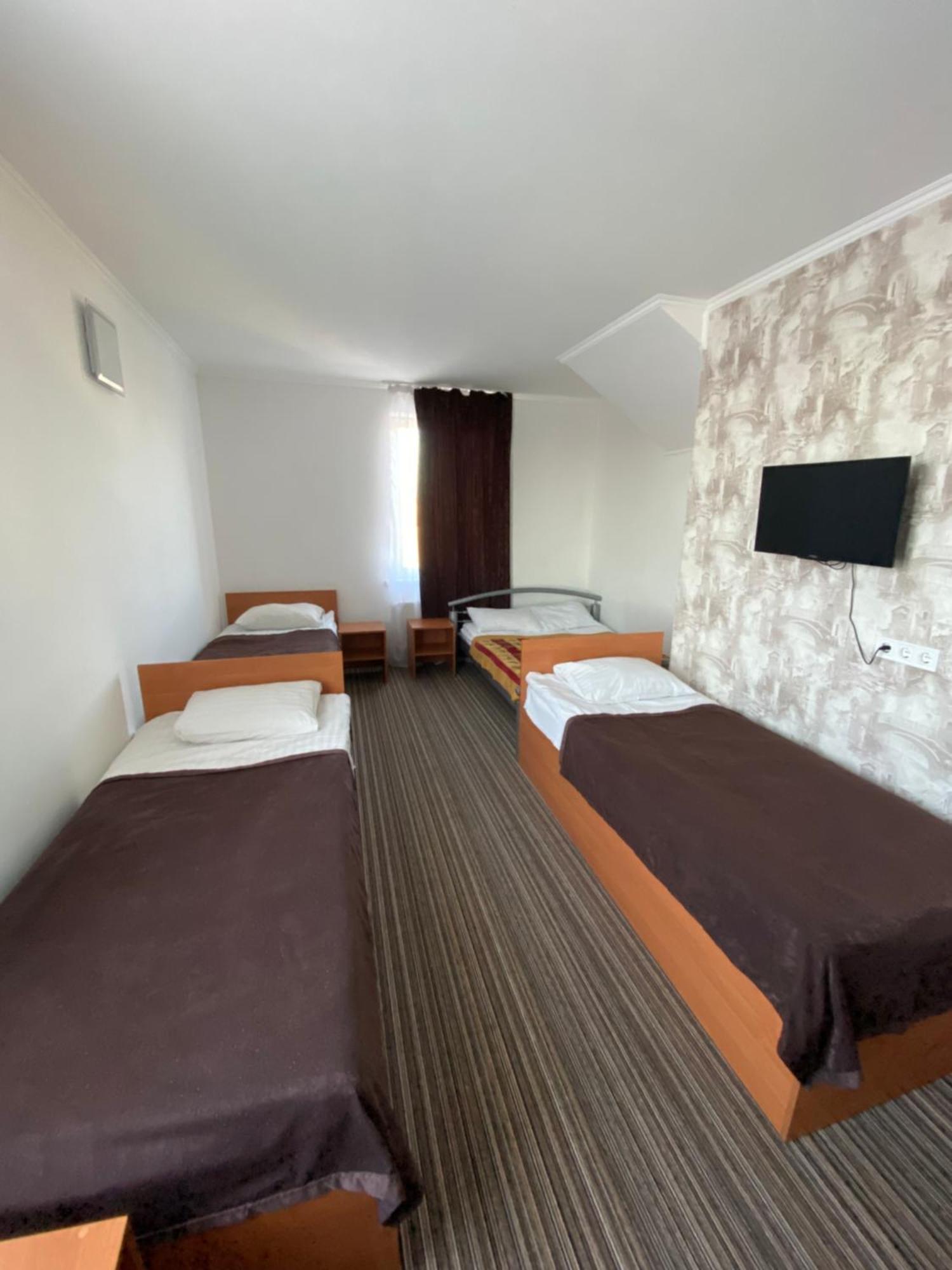 Autopark Hotel Lviv Kültér fotó