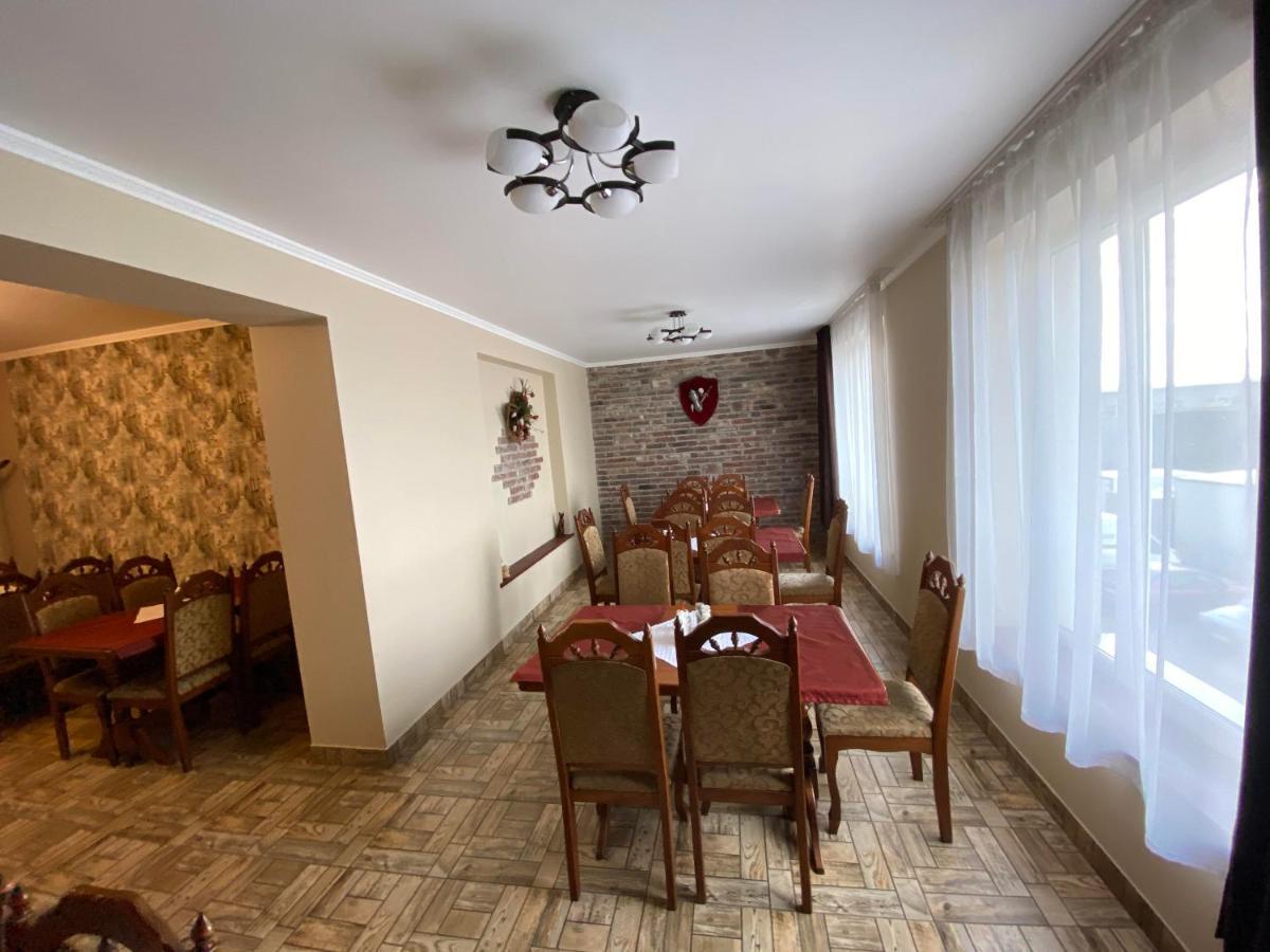 Autopark Hotel Lviv Kültér fotó