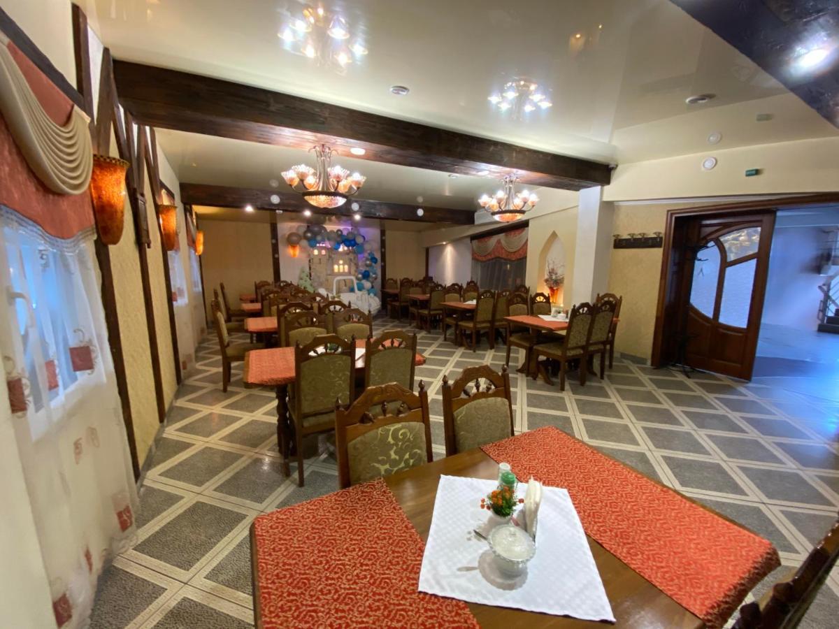 Autopark Hotel Lviv Kültér fotó