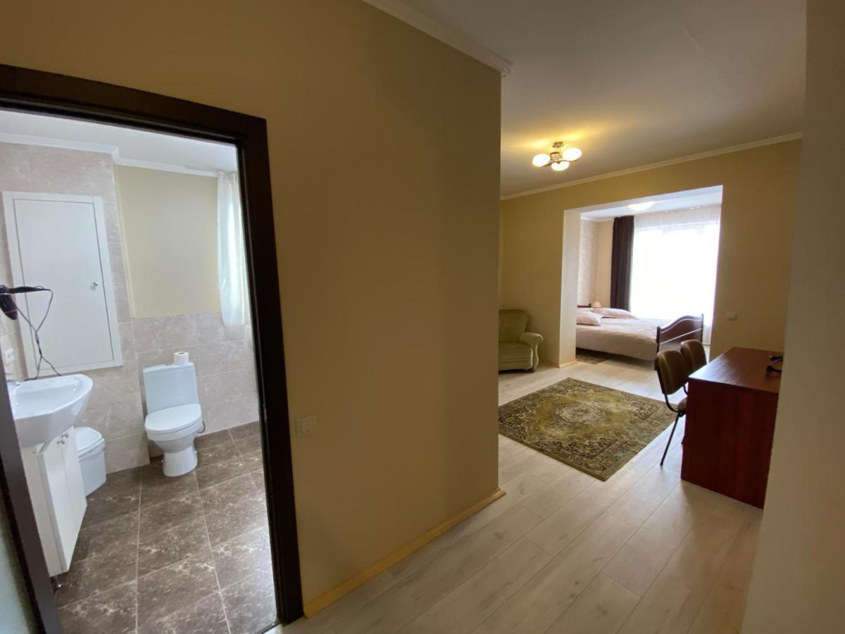 Autopark Hotel Lviv Kültér fotó