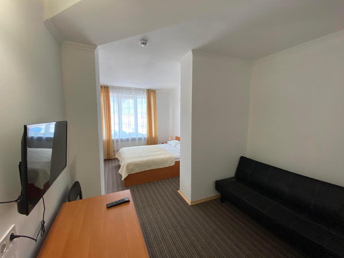 Autopark Hotel Lviv Kültér fotó
