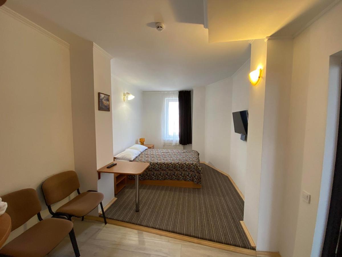 Autopark Hotel Lviv Kültér fotó