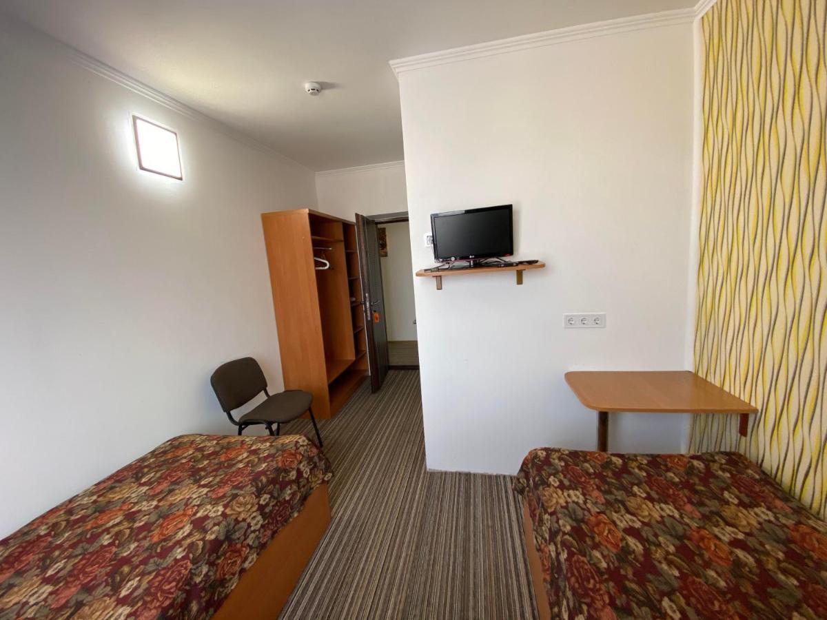 Autopark Hotel Lviv Kültér fotó