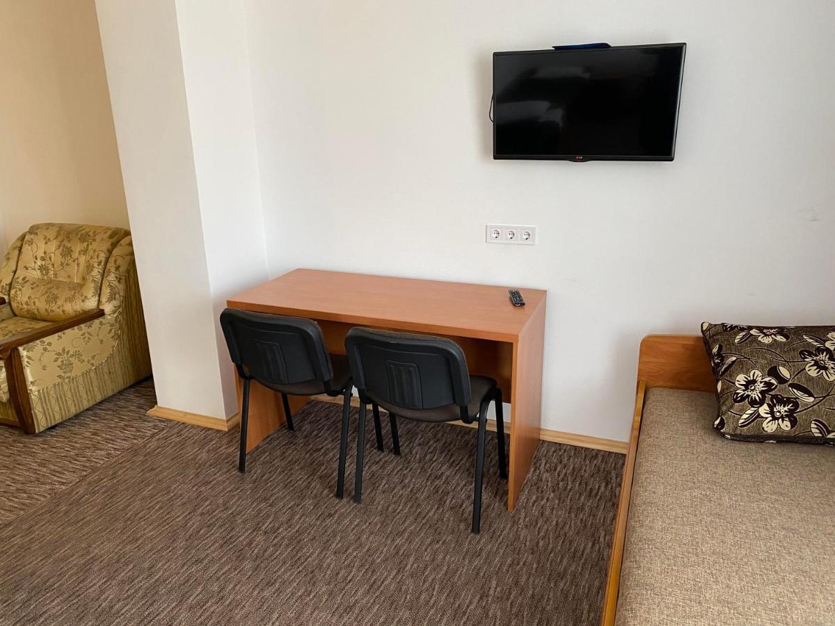 Autopark Hotel Lviv Kültér fotó