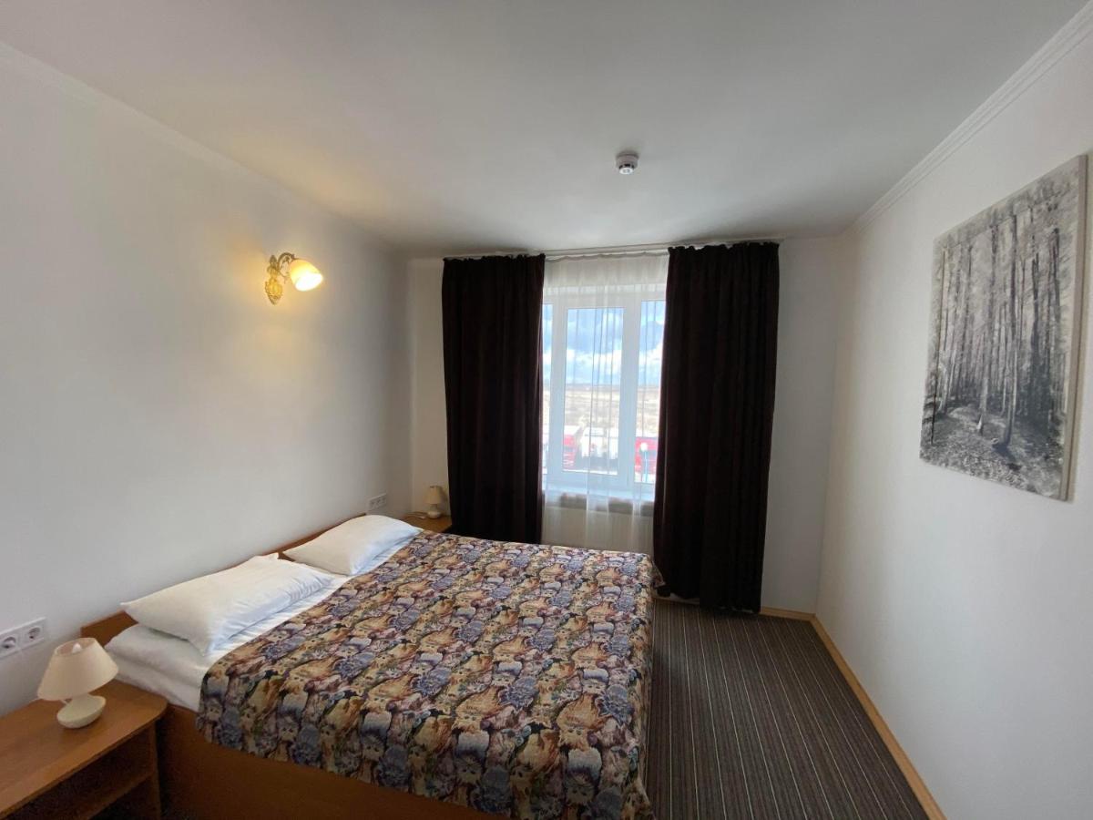 Autopark Hotel Lviv Kültér fotó