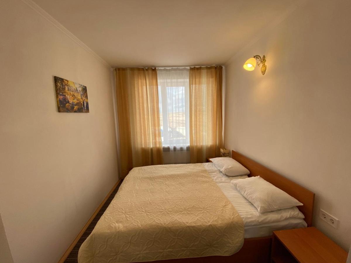 Autopark Hotel Lviv Kültér fotó