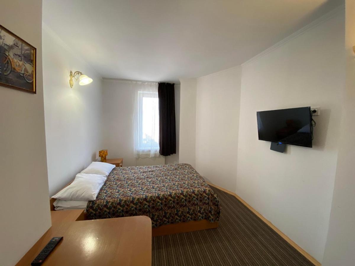 Autopark Hotel Lviv Kültér fotó