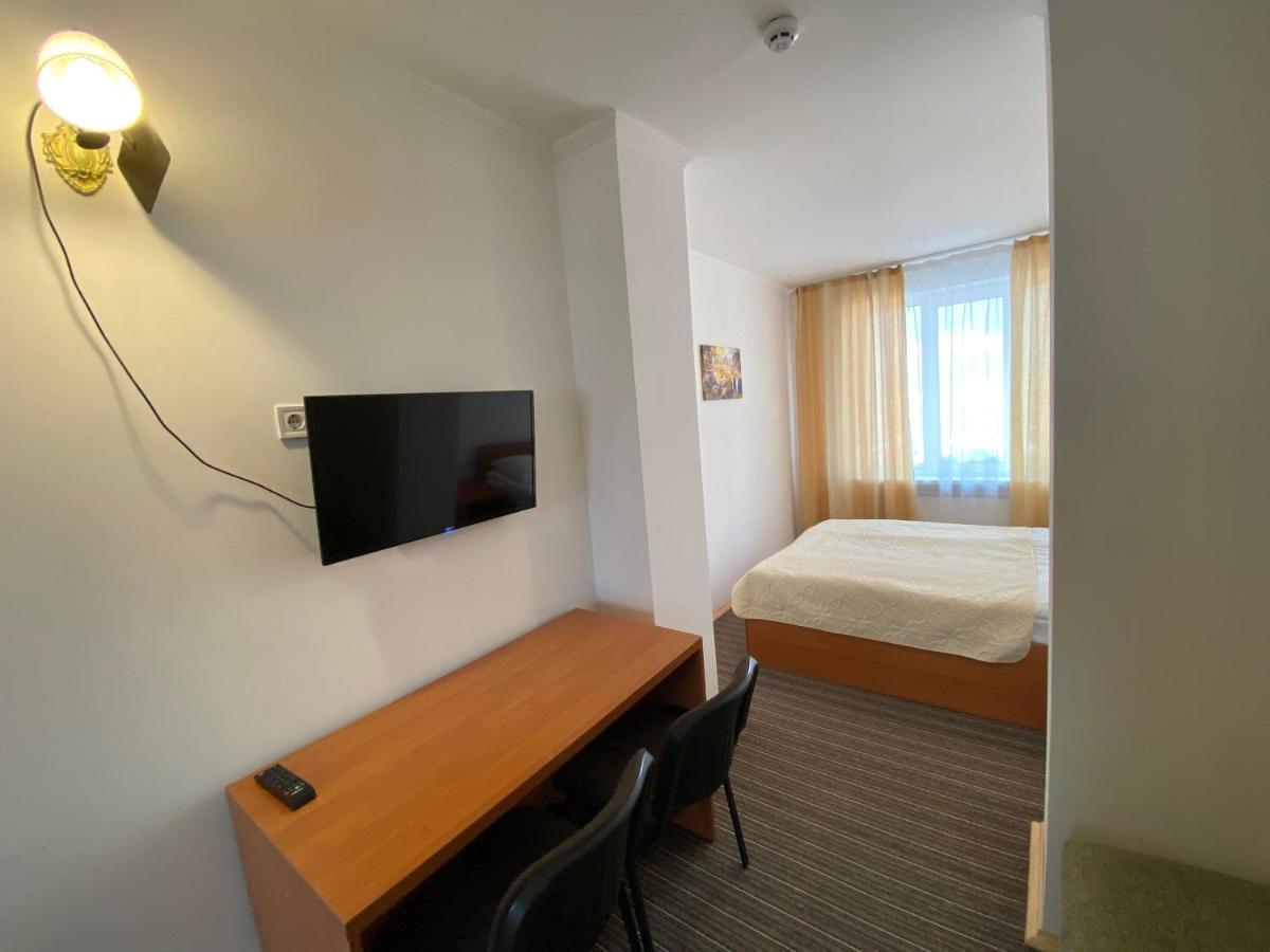 Autopark Hotel Lviv Kültér fotó