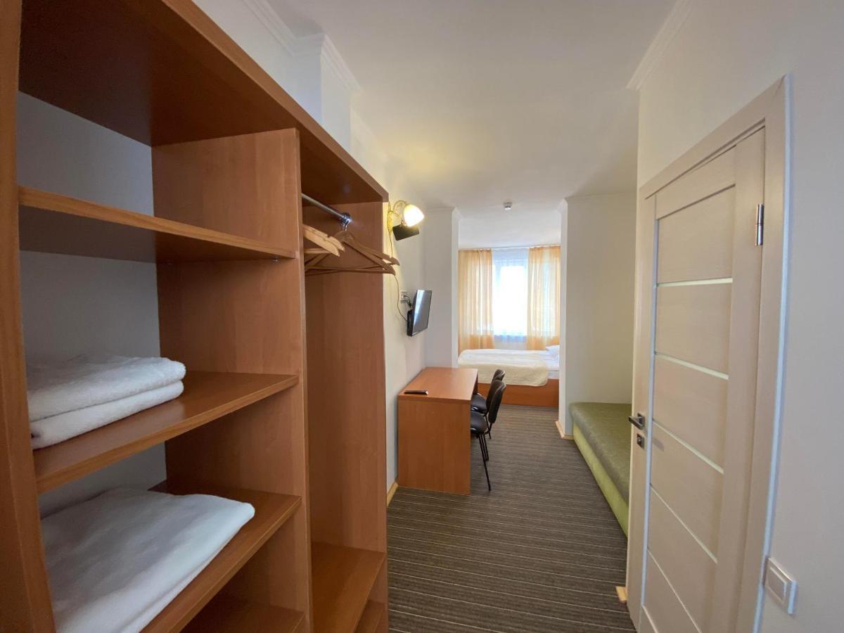 Autopark Hotel Lviv Kültér fotó