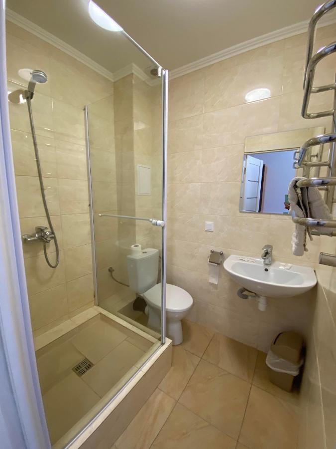 Autopark Hotel Lviv Kültér fotó