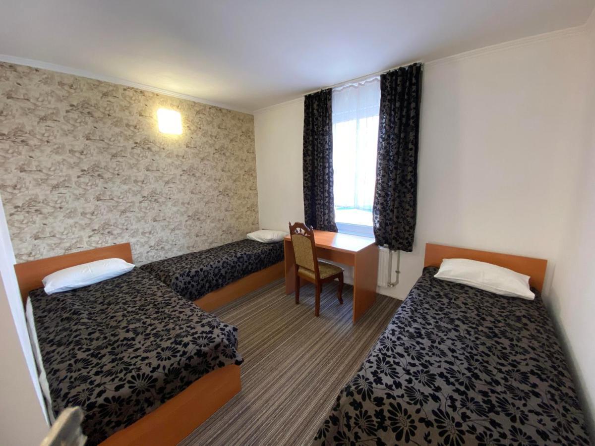 Autopark Hotel Lviv Kültér fotó
