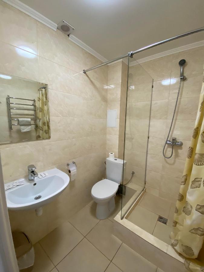 Autopark Hotel Lviv Kültér fotó