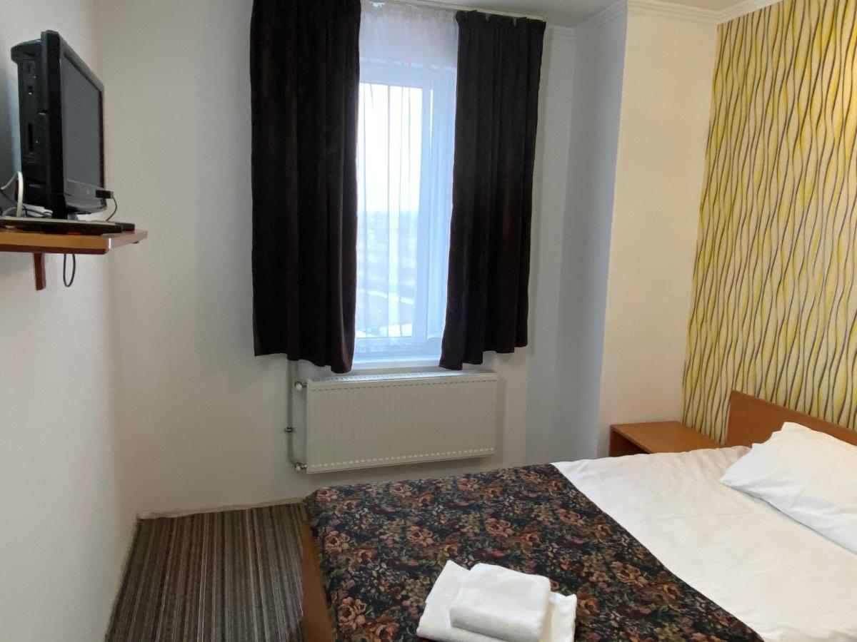 Autopark Hotel Lviv Kültér fotó