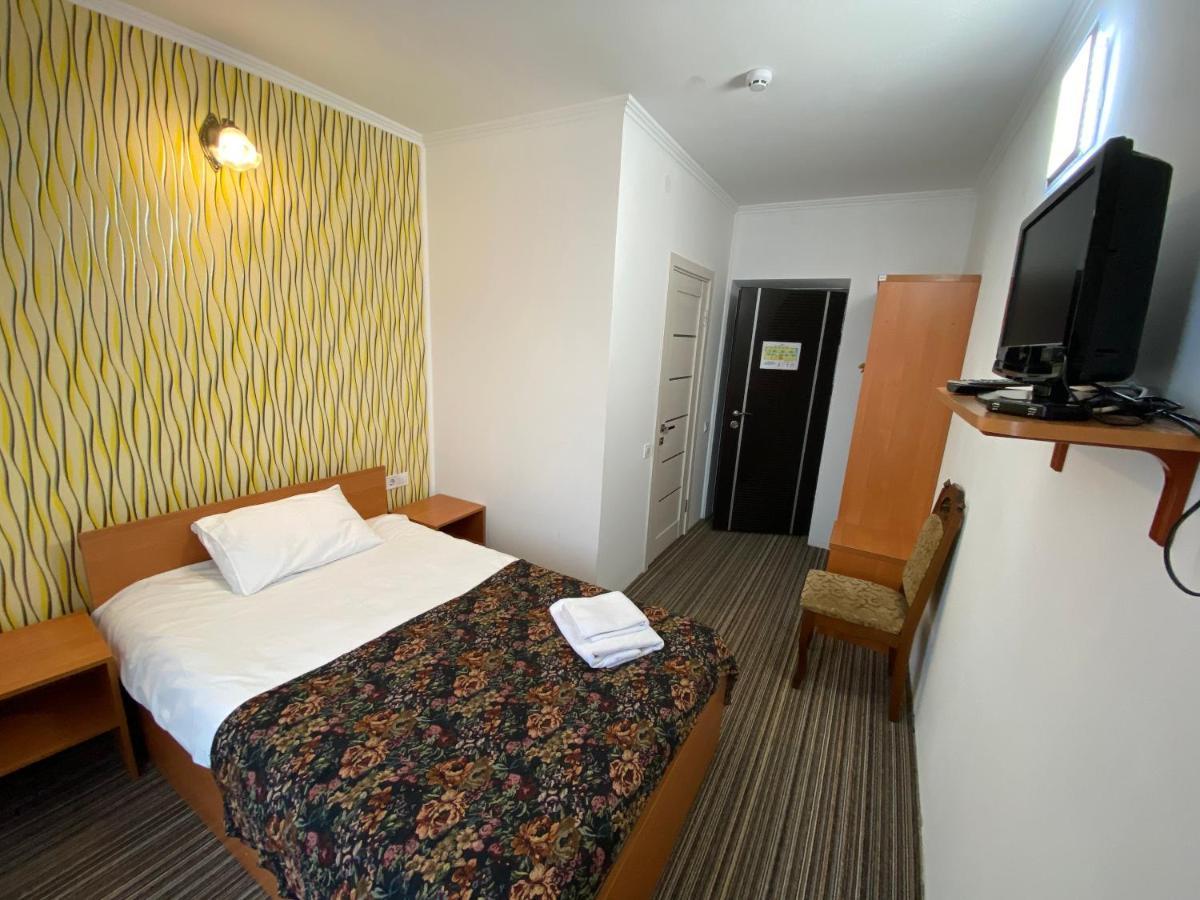 Autopark Hotel Lviv Kültér fotó